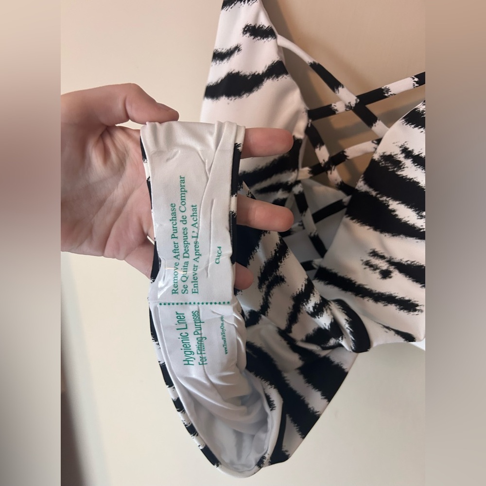 NWT Dippin’ Daisy’s One Bliss Zebra Print One Piece Bathing Suit Size S Swimwear - Picture 5 of 13